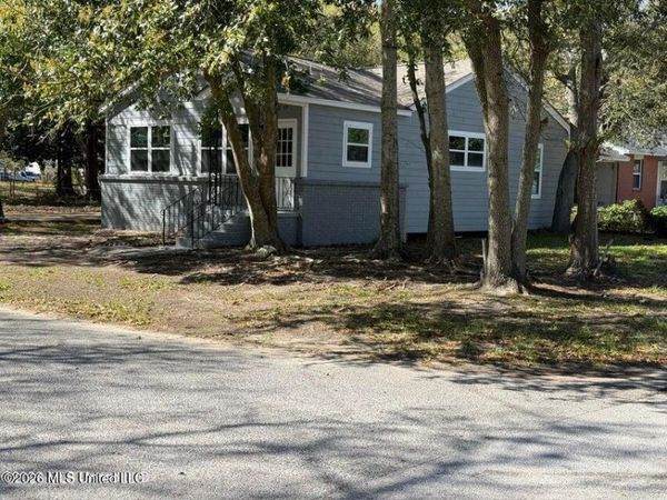 1811 Wilson Avenue, Pascagoula, MS 39567