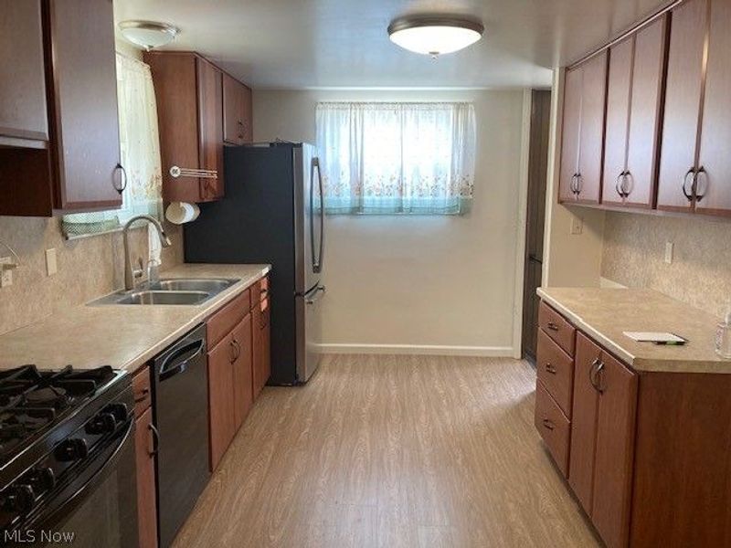 15500 Richard Drive, Brook Park, OH 44142 Photo 2