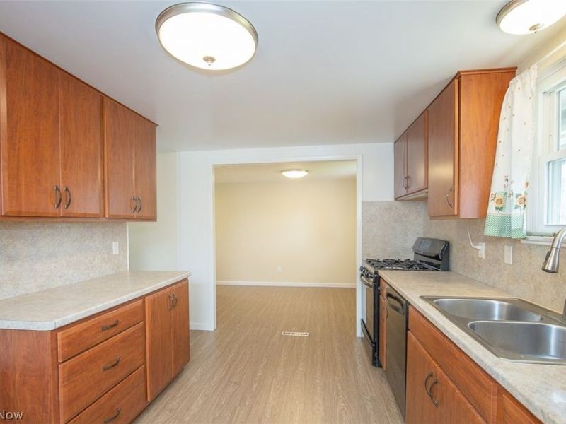 15500 Richard Drive, Brook Park, OH 44142 Photo 3