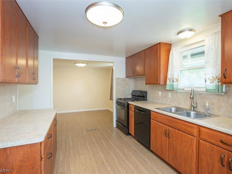 15500 Richard Drive, Brook Park, OH 44142 Photo 4