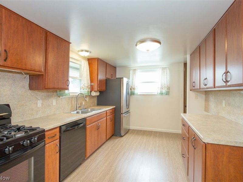 15500 Richard Drive, Brook Park, OH 44142 Photo 5