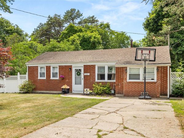 1632 N Thompson Drive , Bay Shore, NY 11706