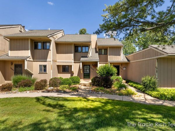 2670 Ridgecroft Drive SE, Grand Rapids, MI 49546