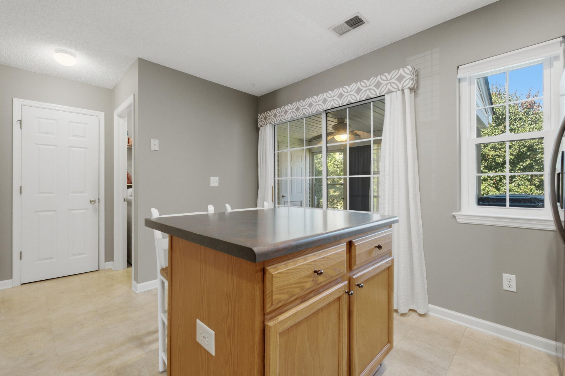 7961 Shadow Oak Drive Photo 8