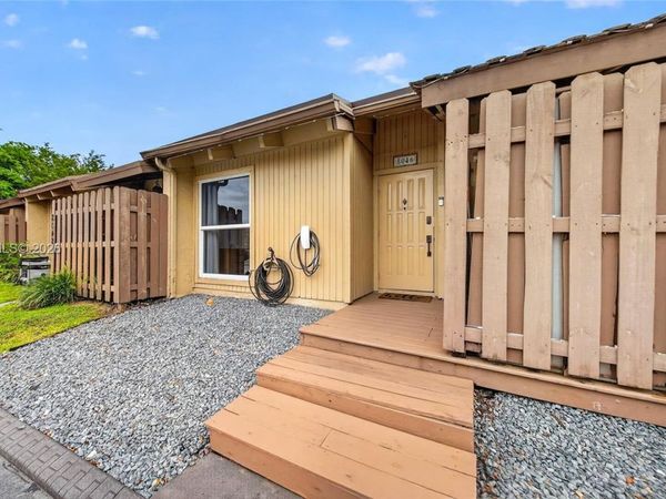 8046 SW 21st Ct , Davie, FL 33324