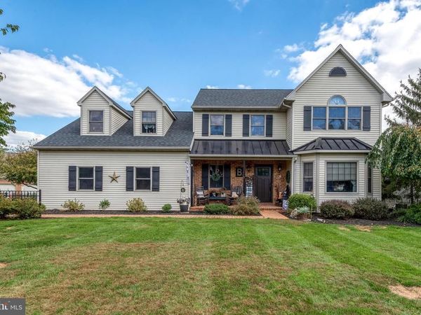 5 VILLAGE DRIVE, LITITZ, PA 17543