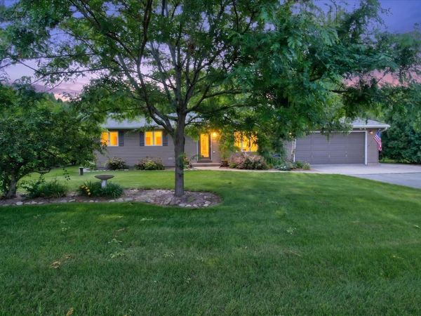 6702 N Abey Court, Evansville, WI 53536