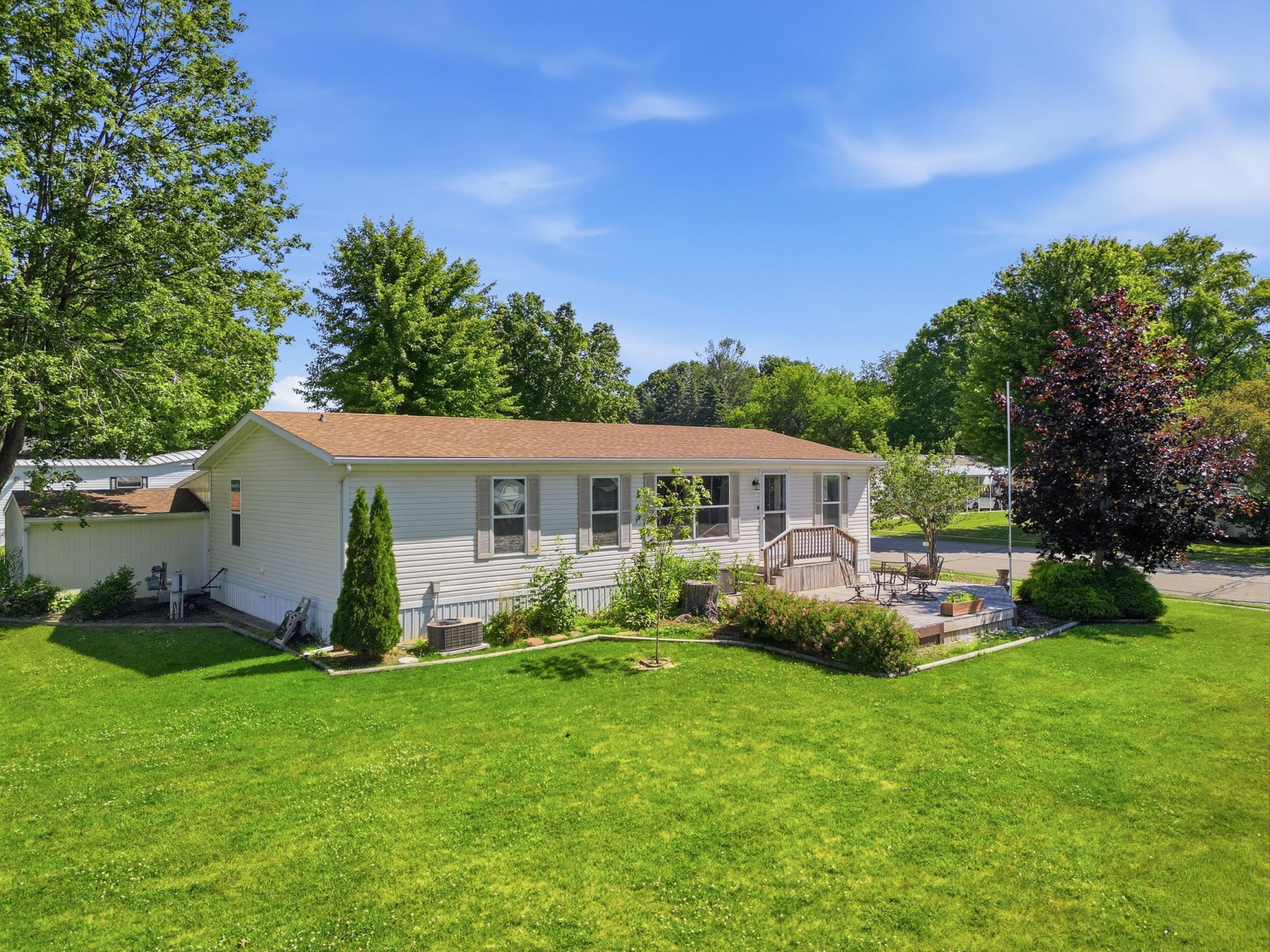 45 Pecan Avenue Ne, Cedar Springs, MI 49319 Main Photo
