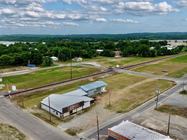 15 E Foley Street , Eufaula, OK 74432