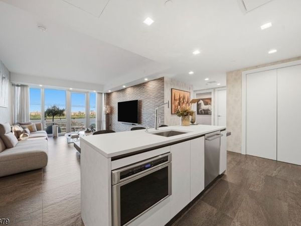 320 Adolphus Ave, Cliffside Park, NJ 07010