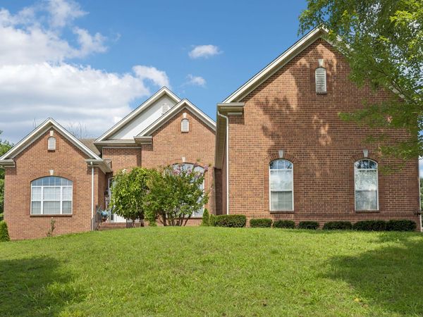 830 Loretta Dr , Goodlettsville, TN 37072