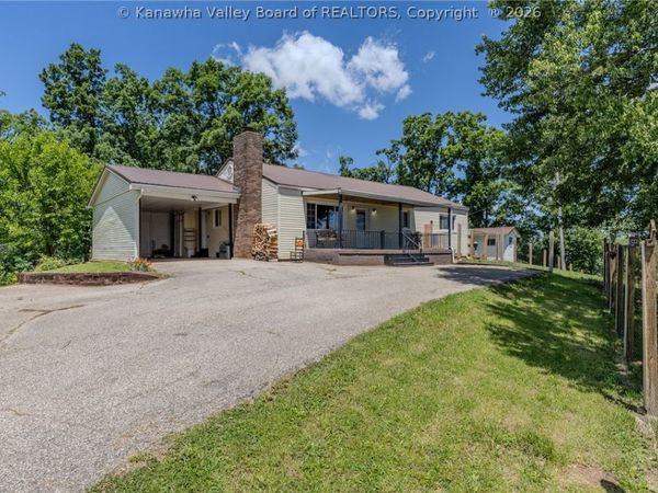 10833 McLane Pike, Liberty, WV 25124