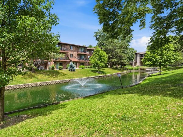 2512 Waterbury Drive, Unit 705, Woodridge, IL 60517
