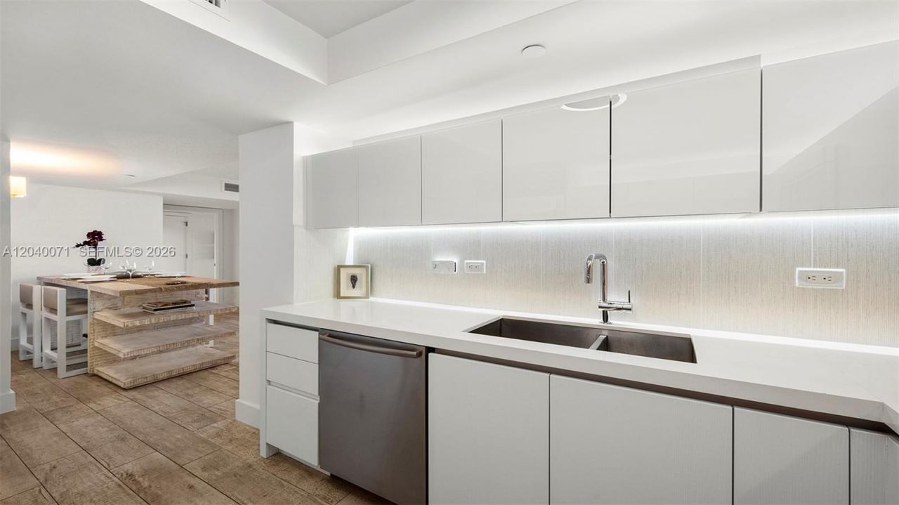 102 24 , Unit 1545, Miami Beach, FL 33139 Photo
