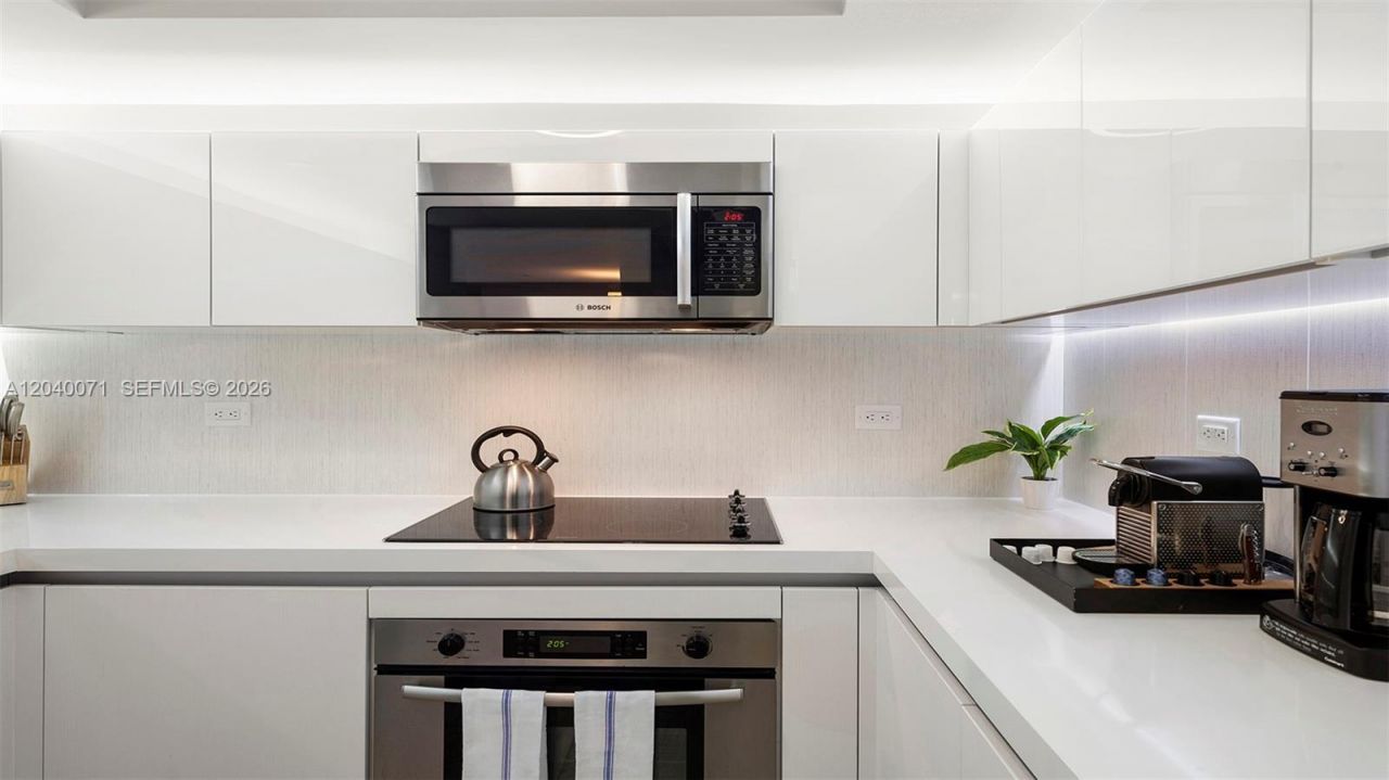 102 24 , Unit 1545, Miami Beach, FL 33139 Photo