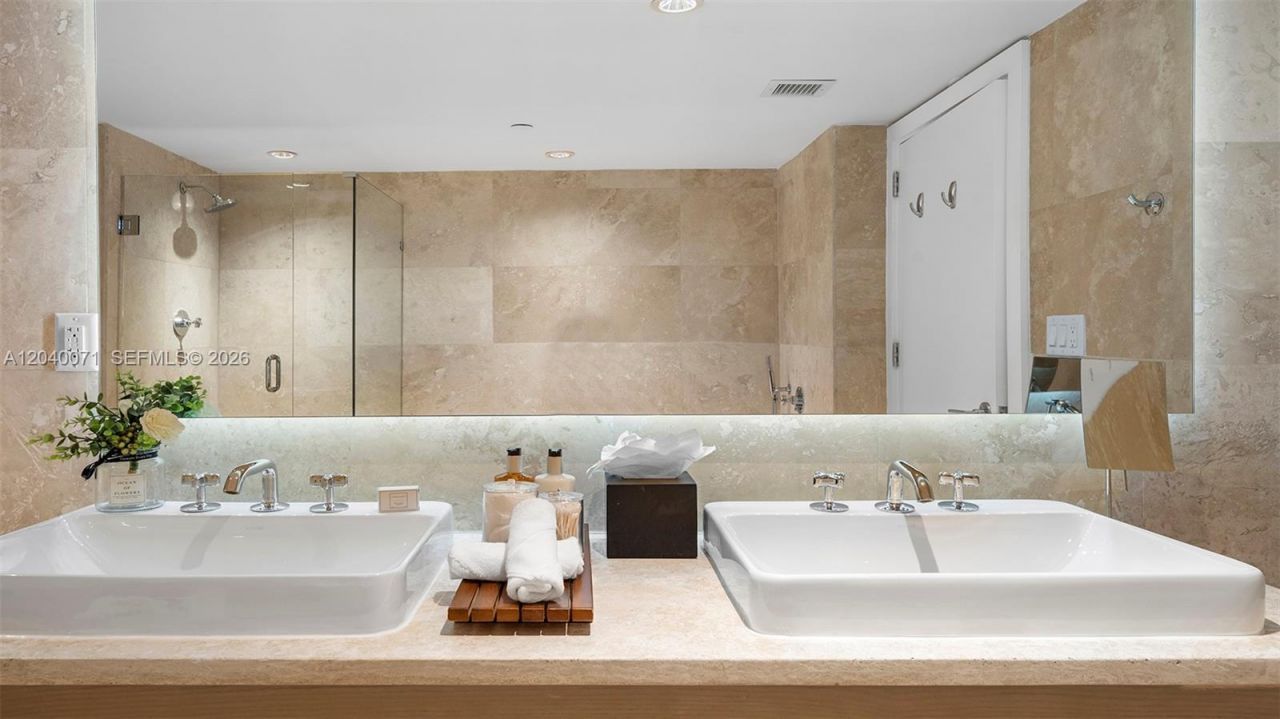102 24 , Unit 1545, Miami Beach, FL 33139 Photo