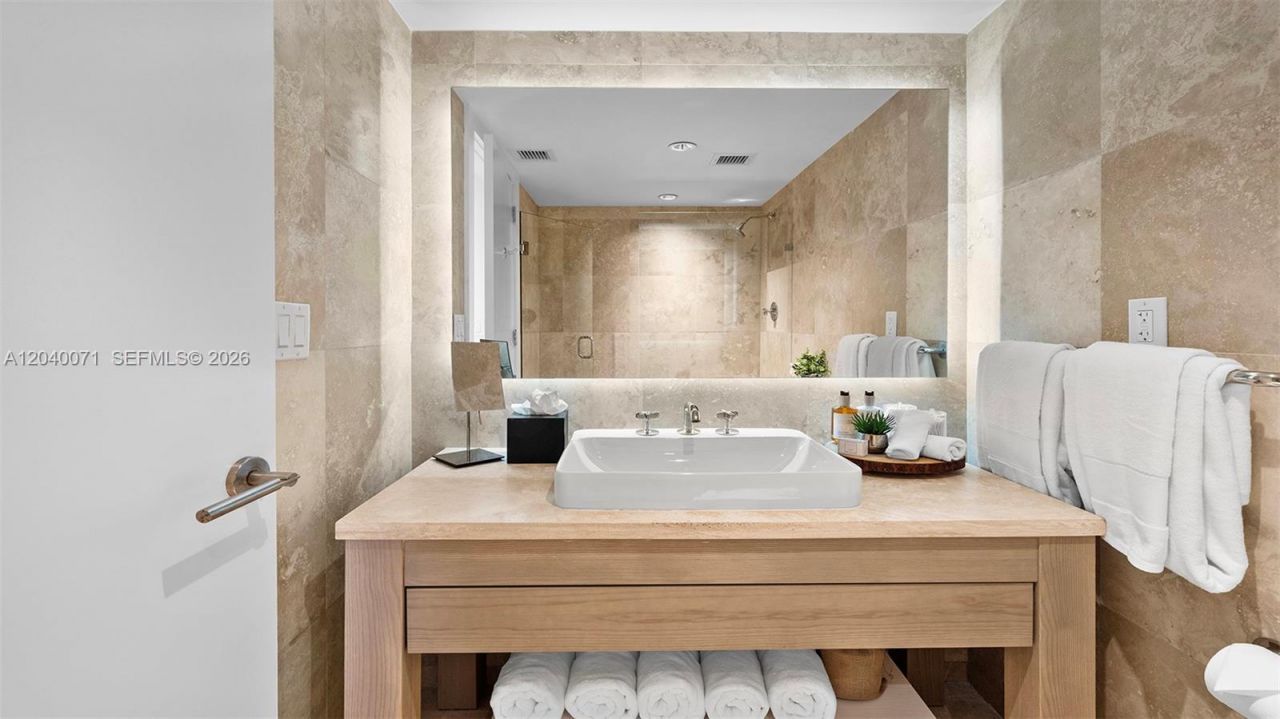 102 24 , Unit 1545, Miami Beach, FL 33139 Photo