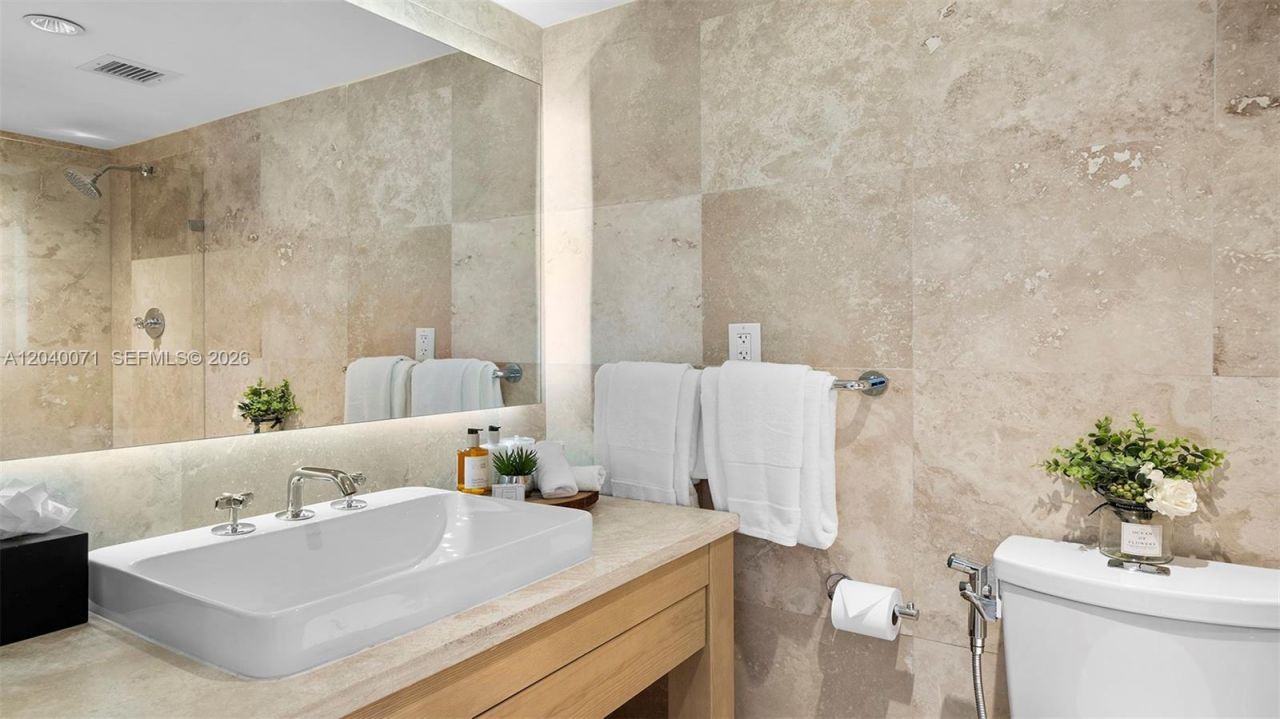102 24 , Unit 1545, Miami Beach, FL 33139 Photo