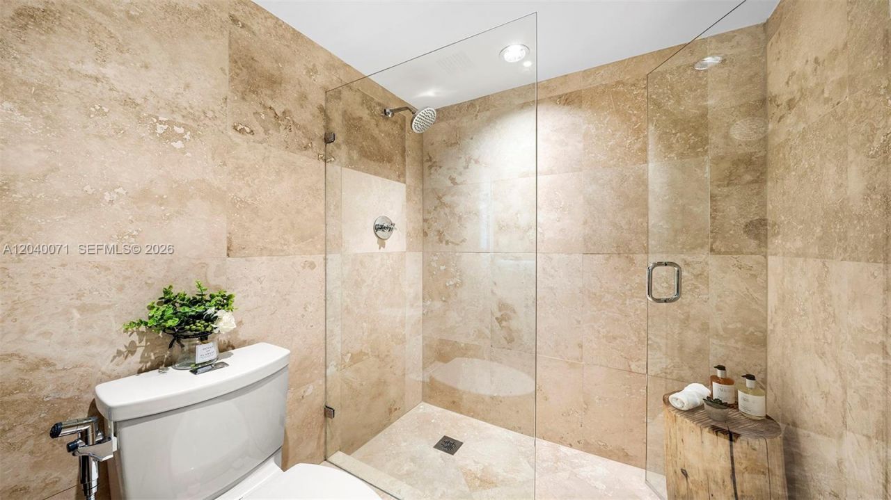 102 24 , Unit 1545, Miami Beach, FL 33139 Photo