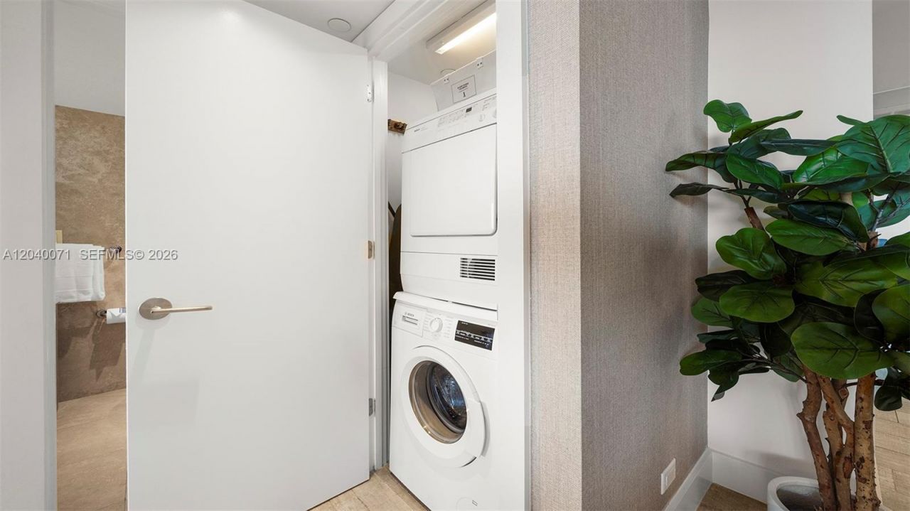 102 24 , Unit 1545, Miami Beach, FL 33139 Photo