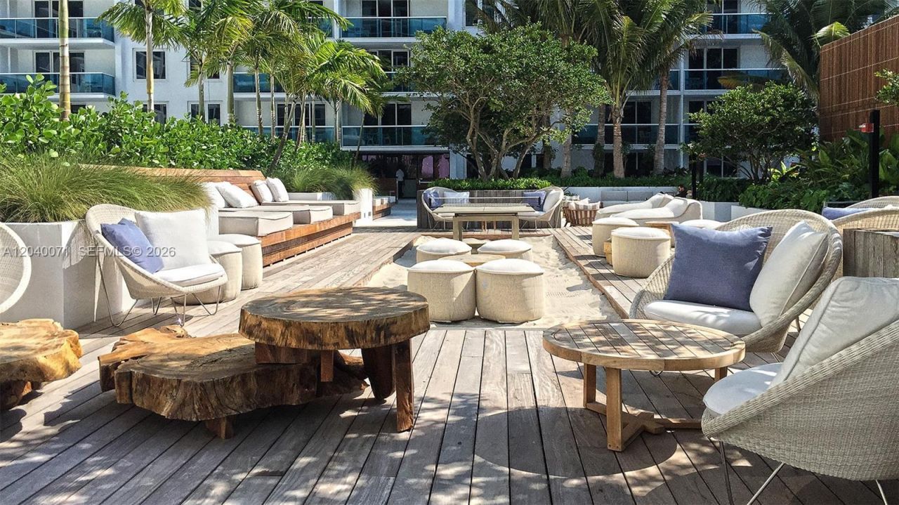 102 24 , Unit 1545, Miami Beach, FL 33139 Photo