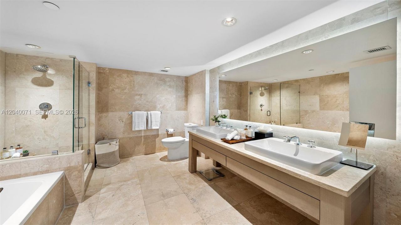102 24 , Unit 1545, Miami Beach, FL 33139 Photo