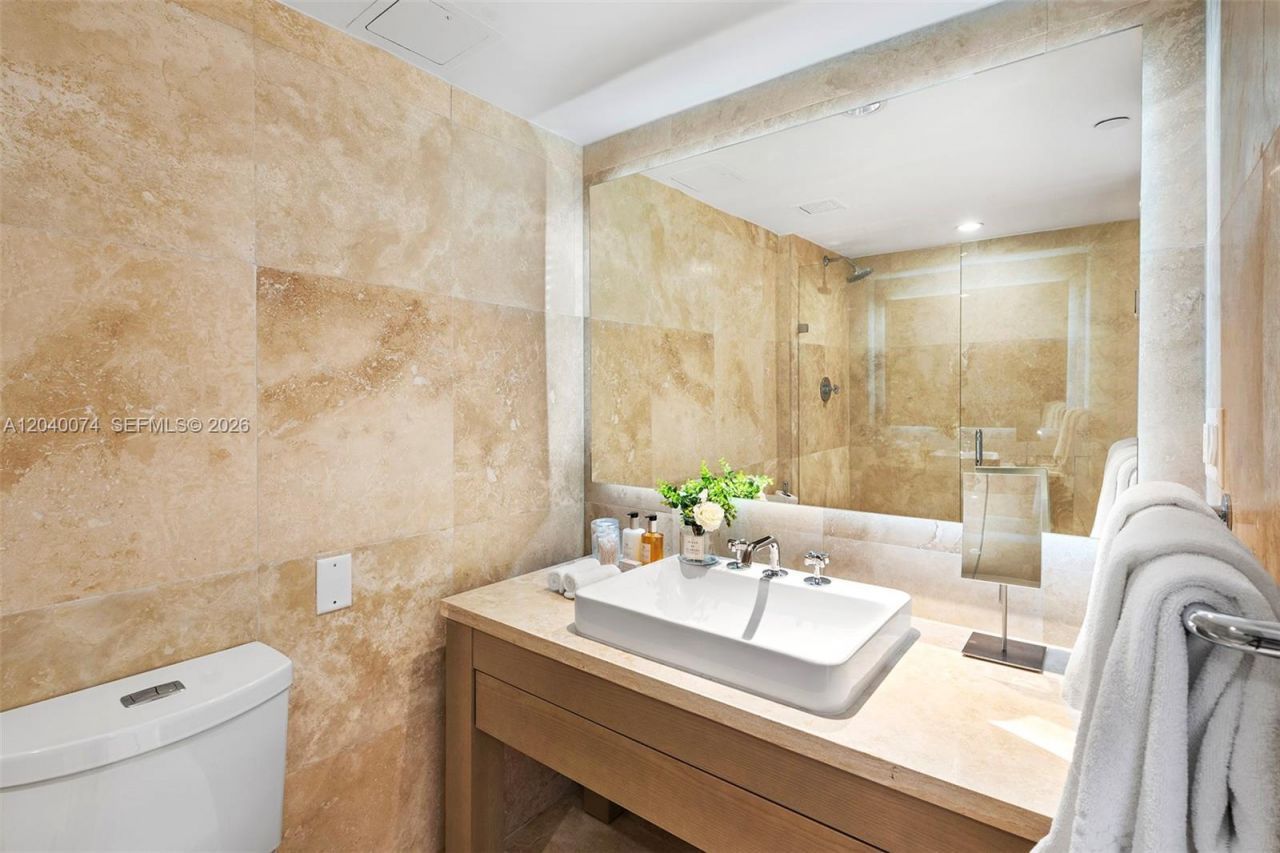 102 24 , Unit 1222, Miami Beach, FL 33139 Photo