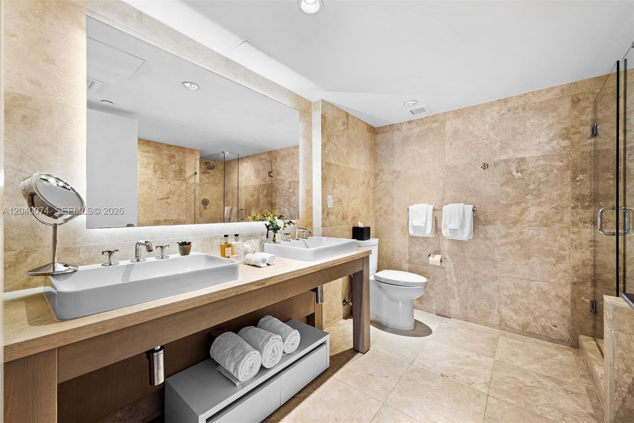 102 24 , Unit 1222, Miami Beach, FL 33139 Photo