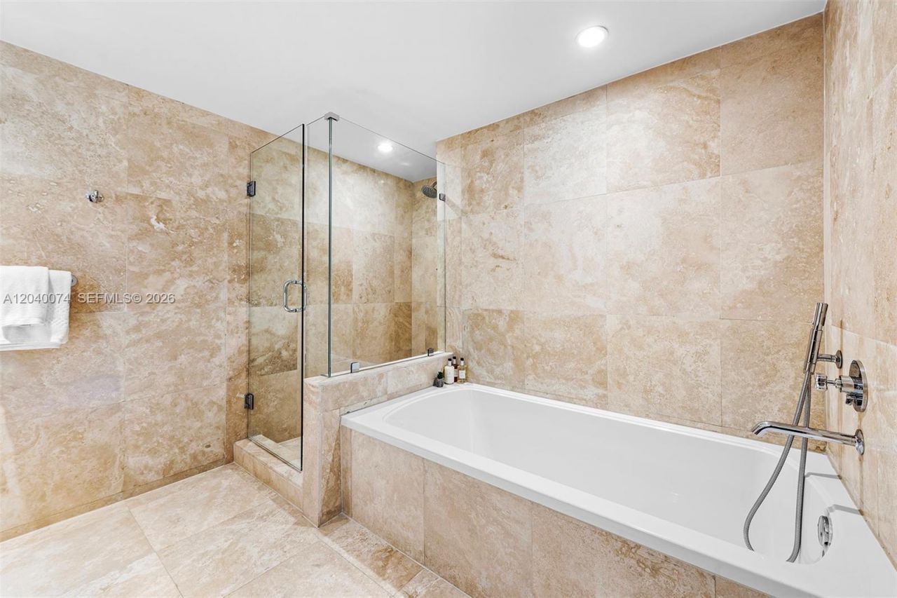 102 24 , Unit 1222, Miami Beach, FL 33139 Photo
