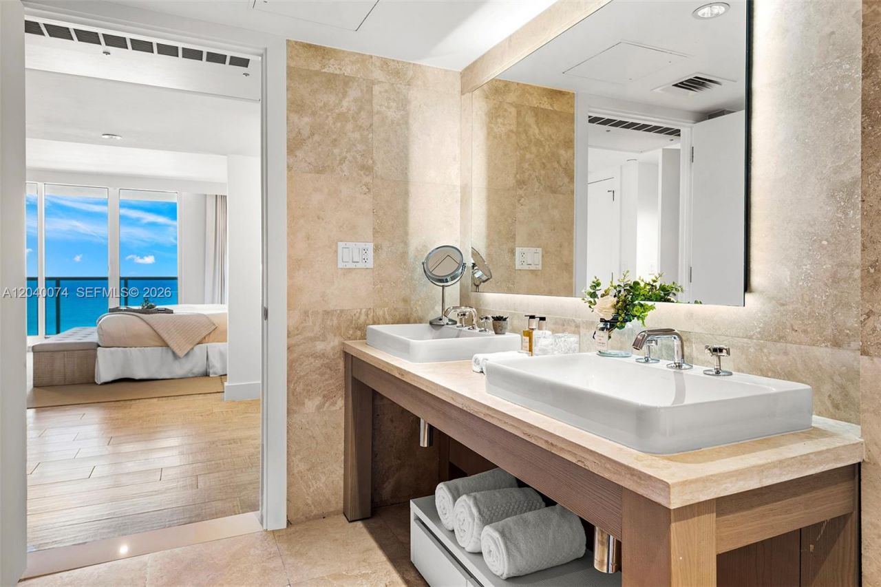102 24 , Unit 1222, Miami Beach, FL 33139 Photo