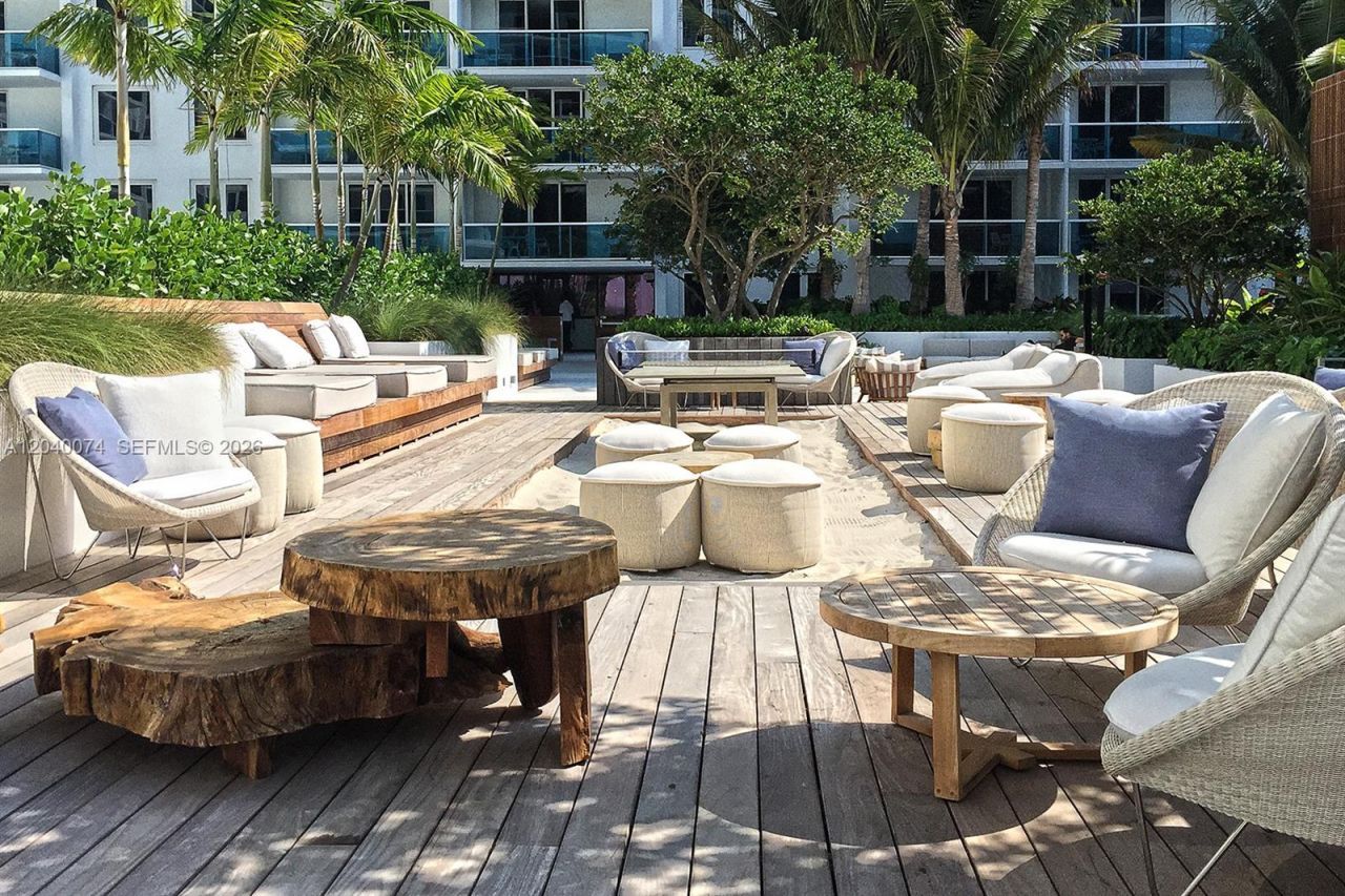 102 24 , Unit 1222, Miami Beach, FL 33139 Photo