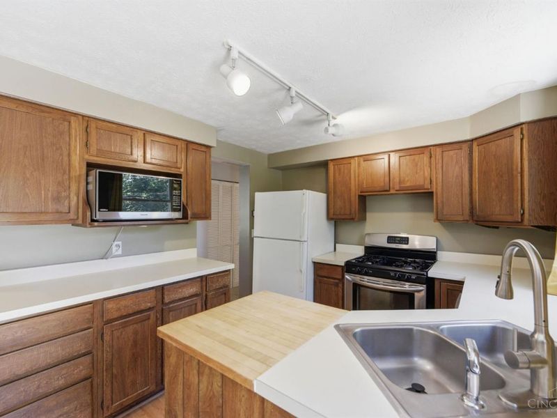 487 Brunswick Drive, Forest Park, OH 45240 Photo 13