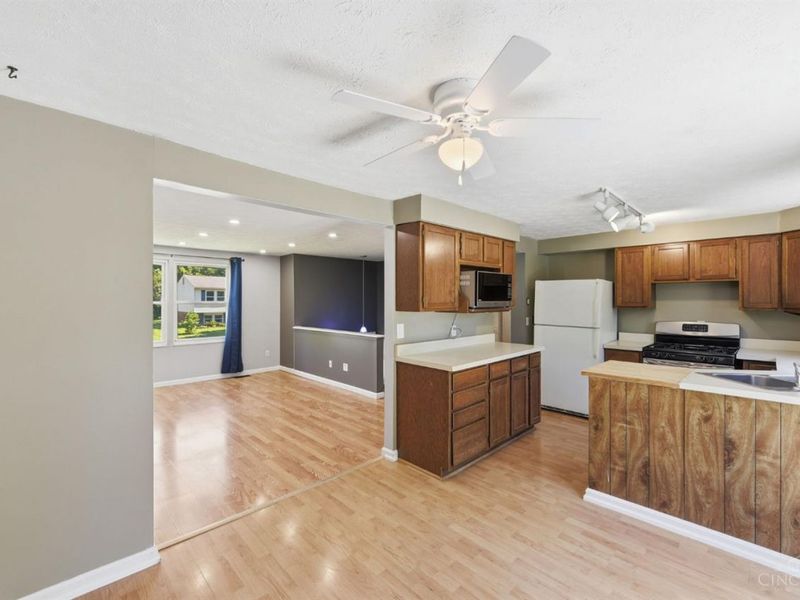 487 Brunswick Drive, Forest Park, OH 45240 Photo 9