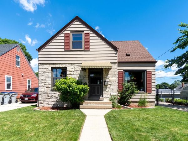 1518 E Howard AVENUE, Milwaukee, WI 53207