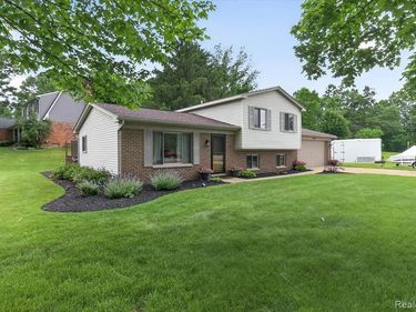 4903 Cape Town, Highland Twp, MI 48356