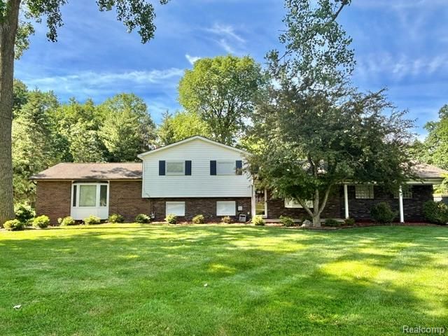 8695 Stout Avenue, Grosse Ile Township, MI 48138 Main Photo