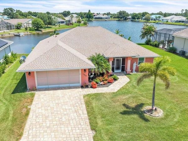 11614 SW COURTLY MANOR DRIVE , LAKE SUZY, FL 34269