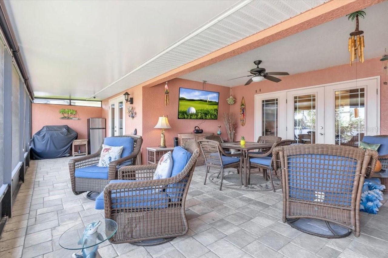 11614 SW Courtly Manor Drive , Lake Suzy, FL 34269 Photo
