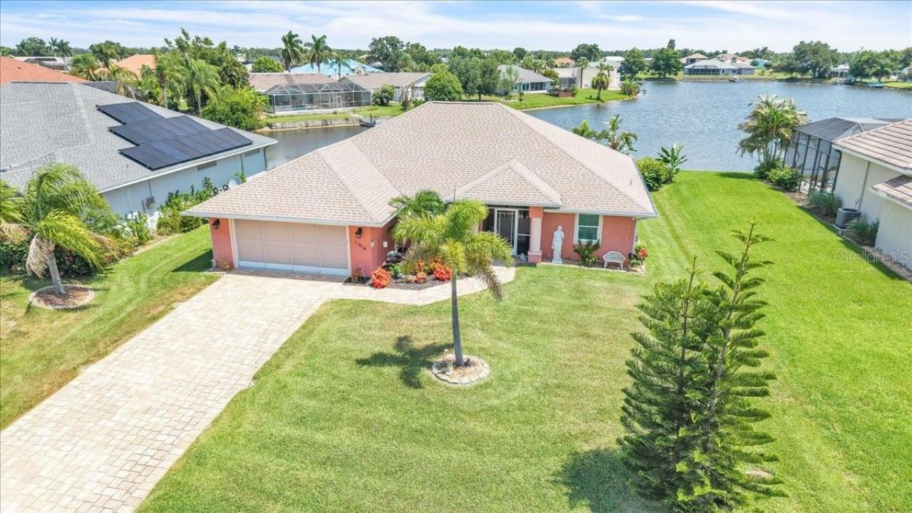 11614 SW Courtly Manor Drive , Lake Suzy, FL 34269 Photo