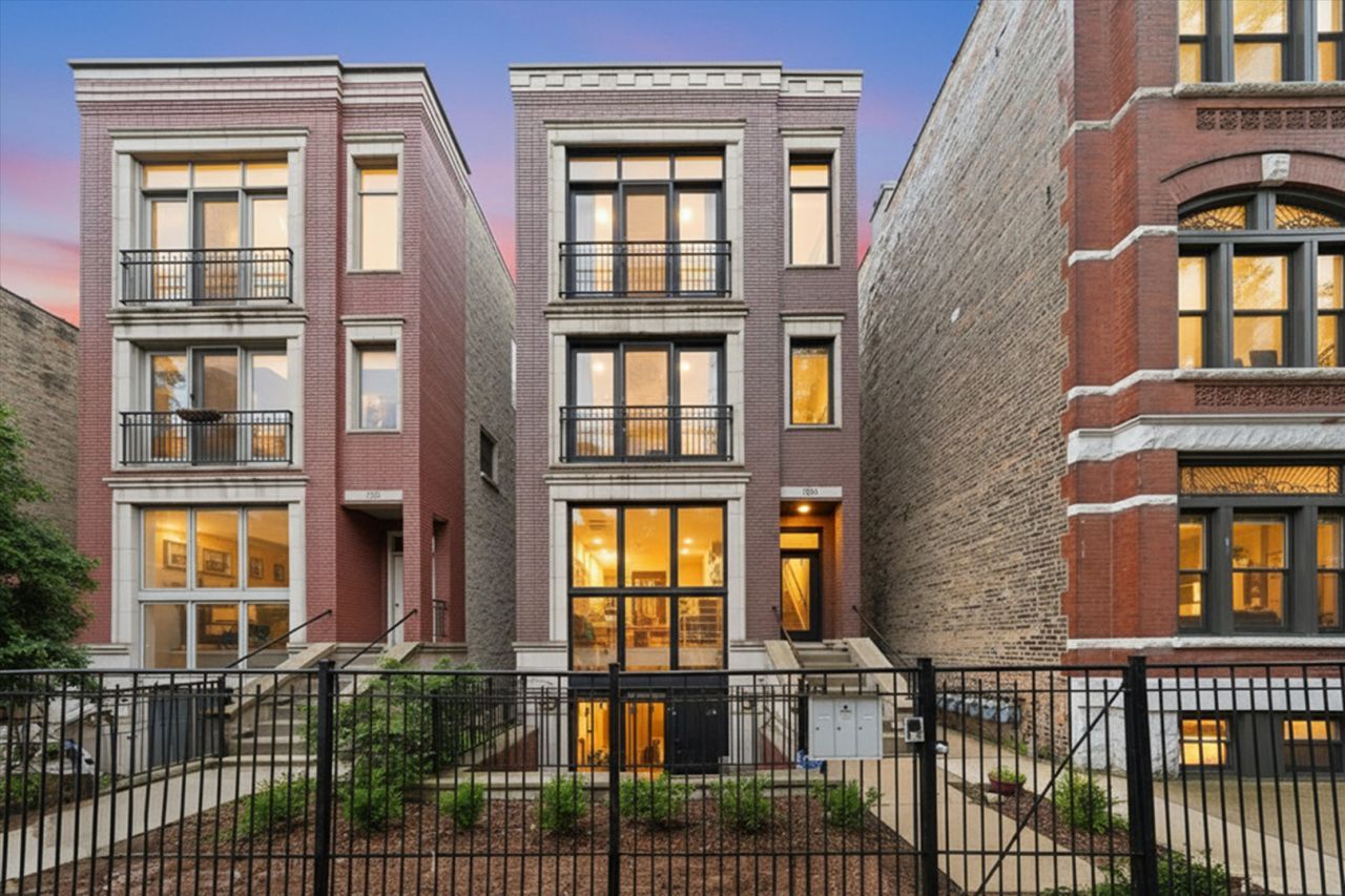 1054 N Hermitage Avenue, Unit 1, Chicago, IL 60622 Main Photo