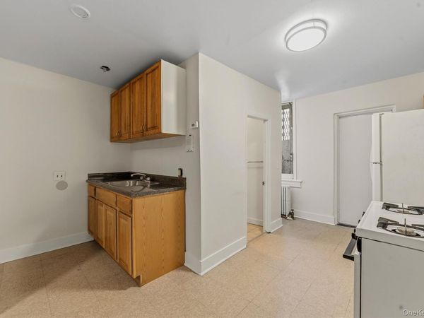158 Willow Street , Unit 1B, Yonkers, NY 10701