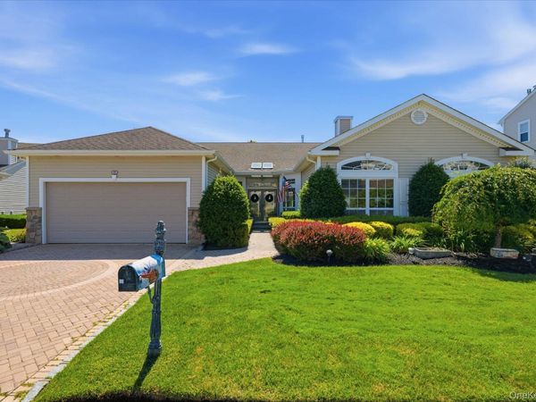 95 Hamlet Drive, Mount Sinai, NY 11766