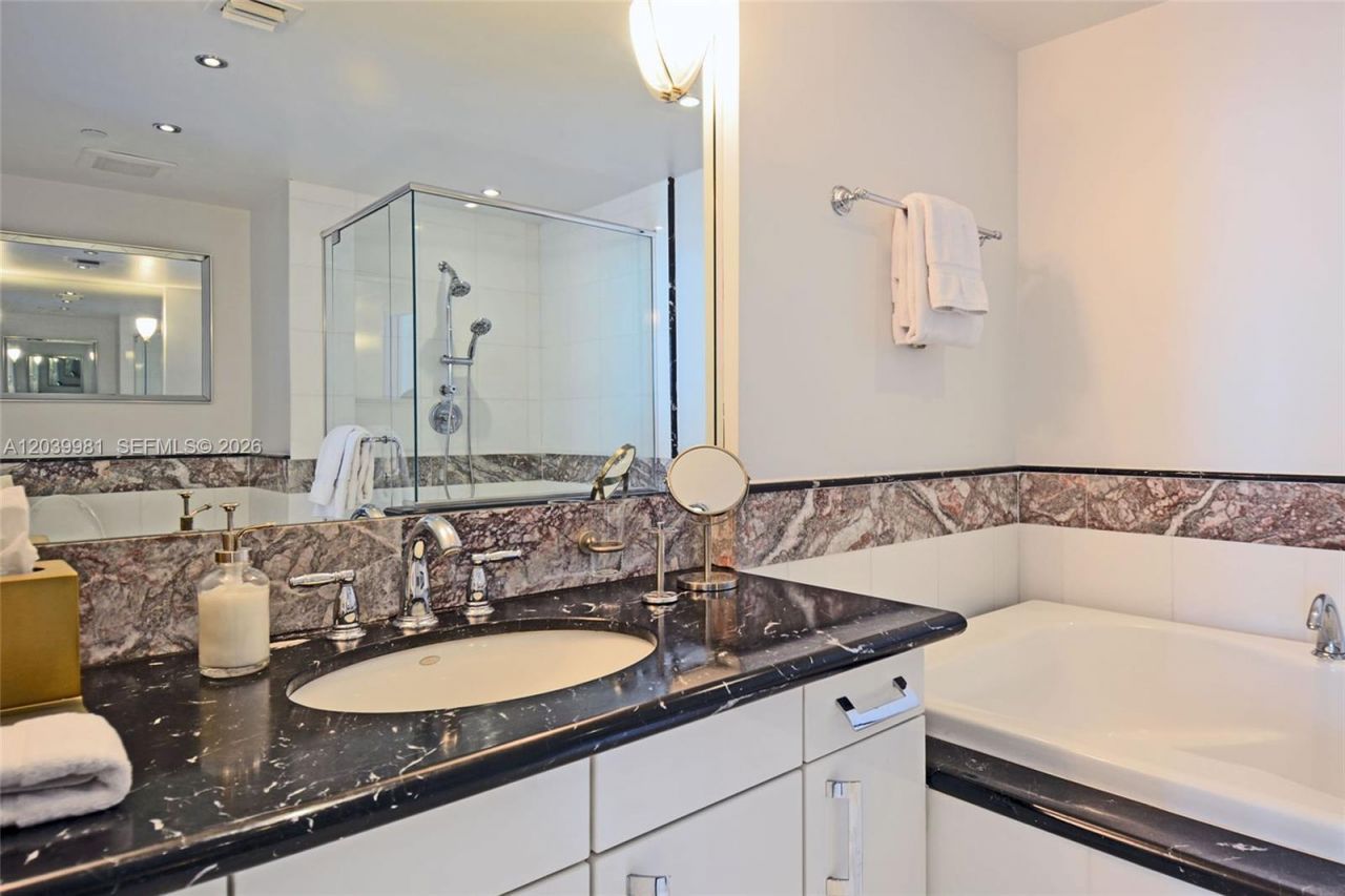 540 West Ave , Unit 2114, Miami Beach, FL 33139 Photo