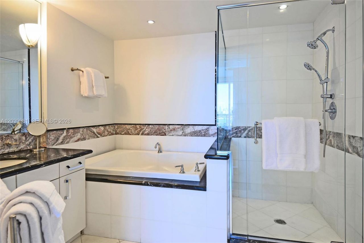 540 West Ave , Unit 2114, Miami Beach, FL 33139 Photo