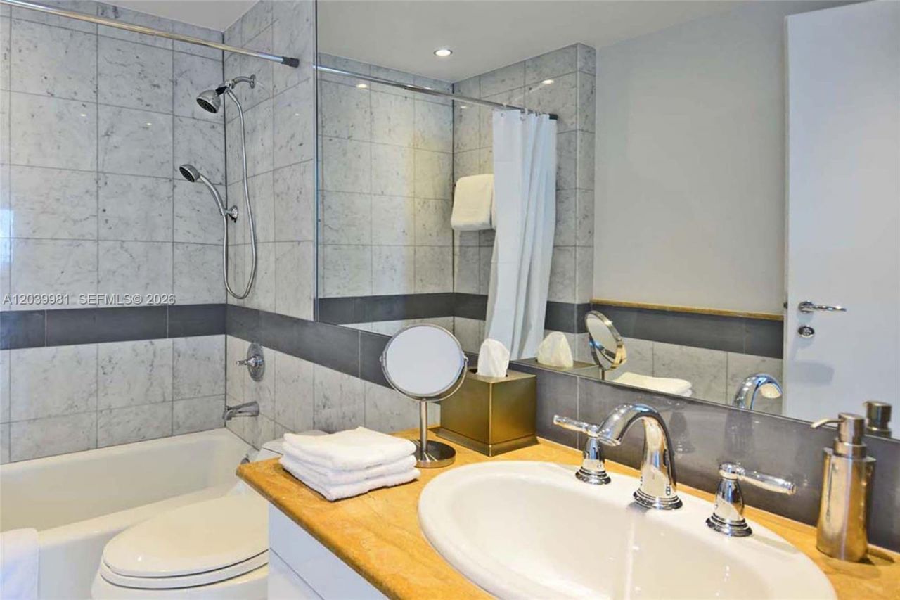 540 West Ave , Unit 2114, Miami Beach, FL 33139 Photo