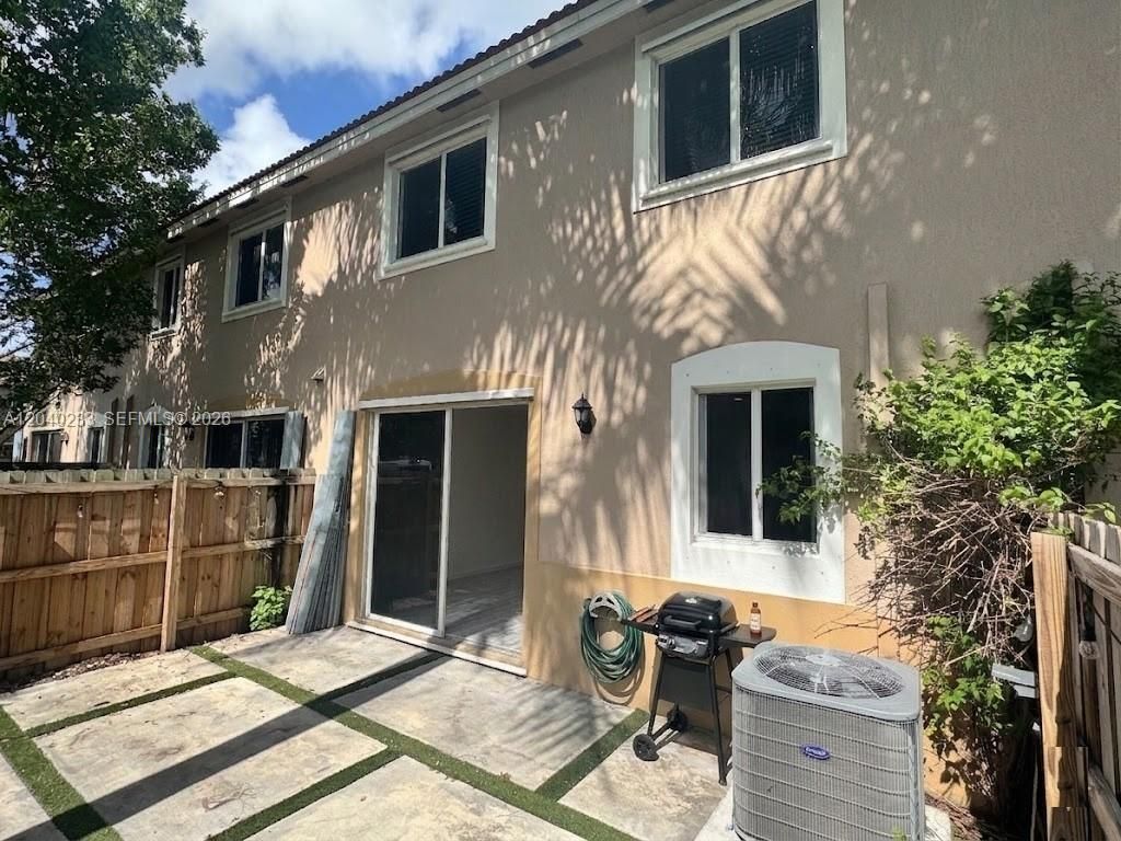 1019 SE 24th Ter, Homestead, FL 33035 Photo