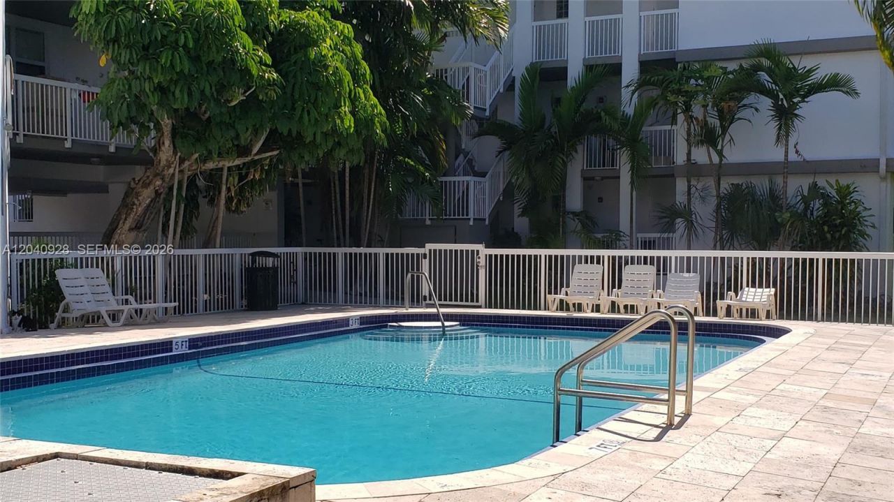 1080 99th St, Unit 323, Bay Harbor Islands, FL 33154 Photo