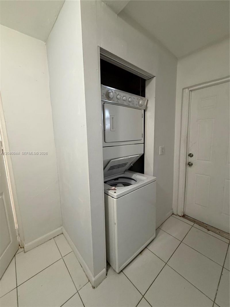300 SW 9th Ave, Unit A, Hallandale Beach, FL 33009 Photo