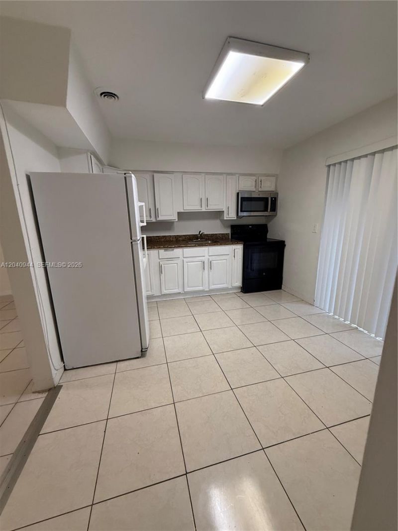 300 SW 9th Ave, Unit A, Hallandale Beach, FL 33009 Photo