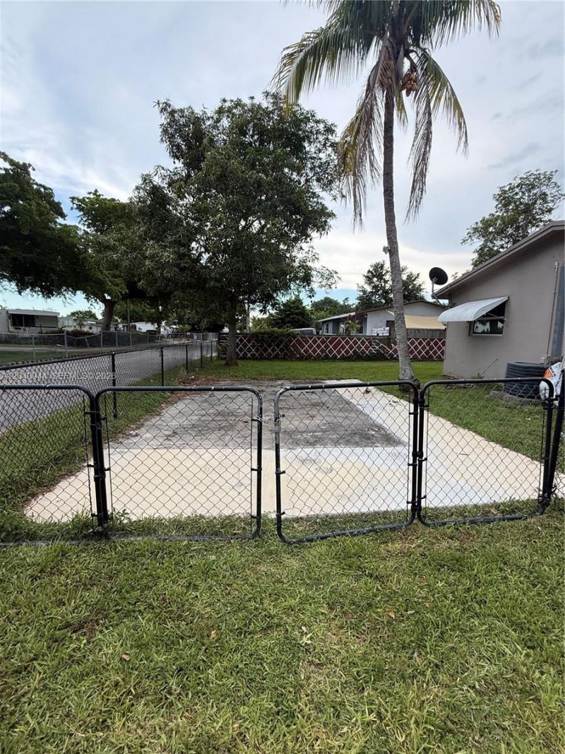 300 SW 9th Ave, Unit A, Hallandale Beach, FL 33009 Photo